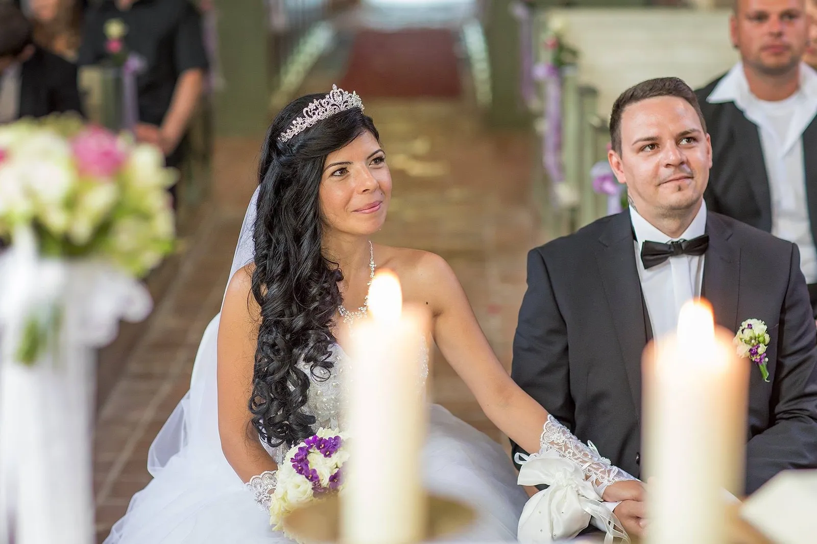 Brautpaar im Kerzenschein, Braut mit Tiara, Hochzeitsfotograf Sömmerda