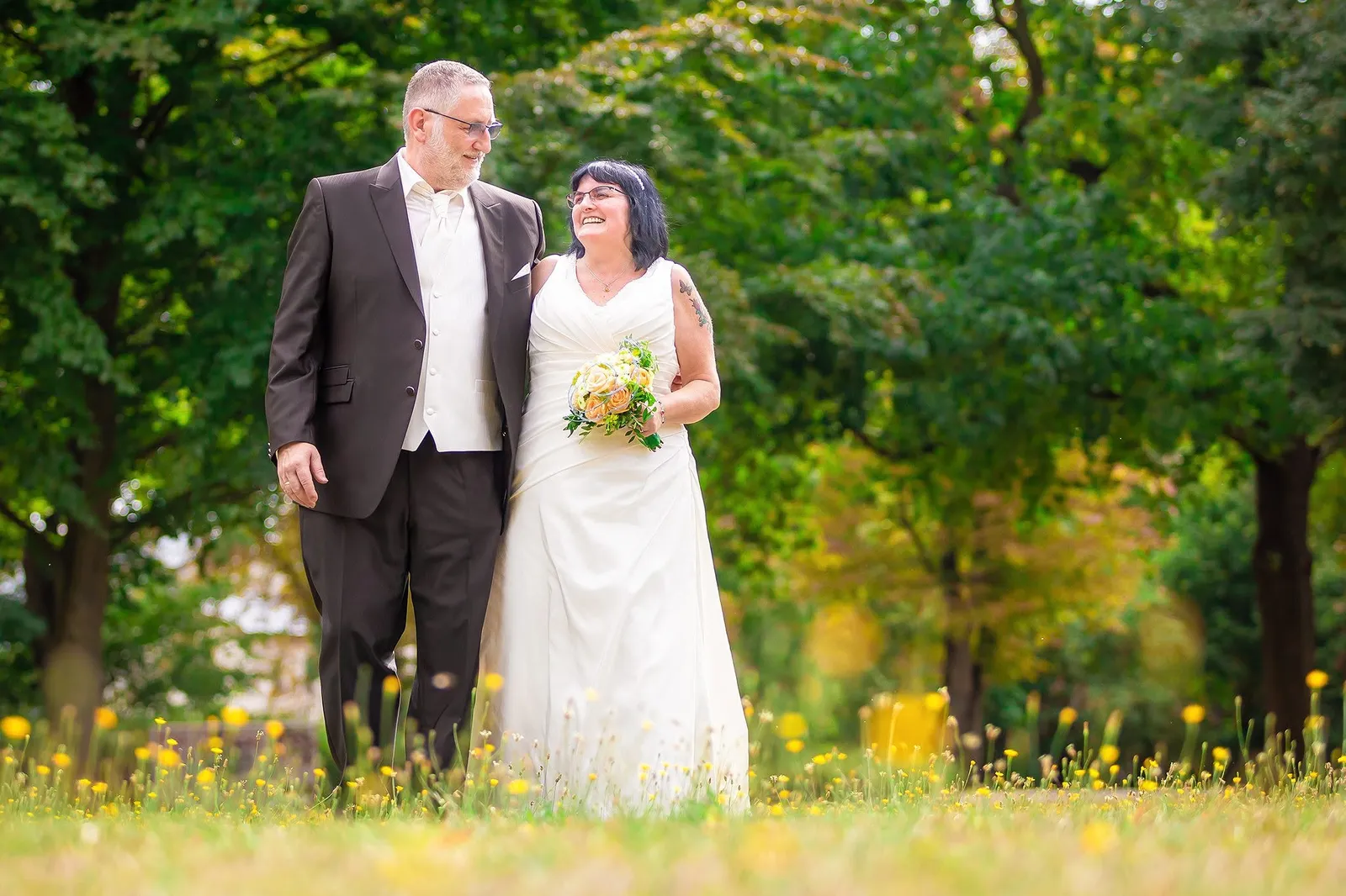Brautpaar Porträt in natürlicher Umgebung, Hochzeitsfotografie Sömmerda