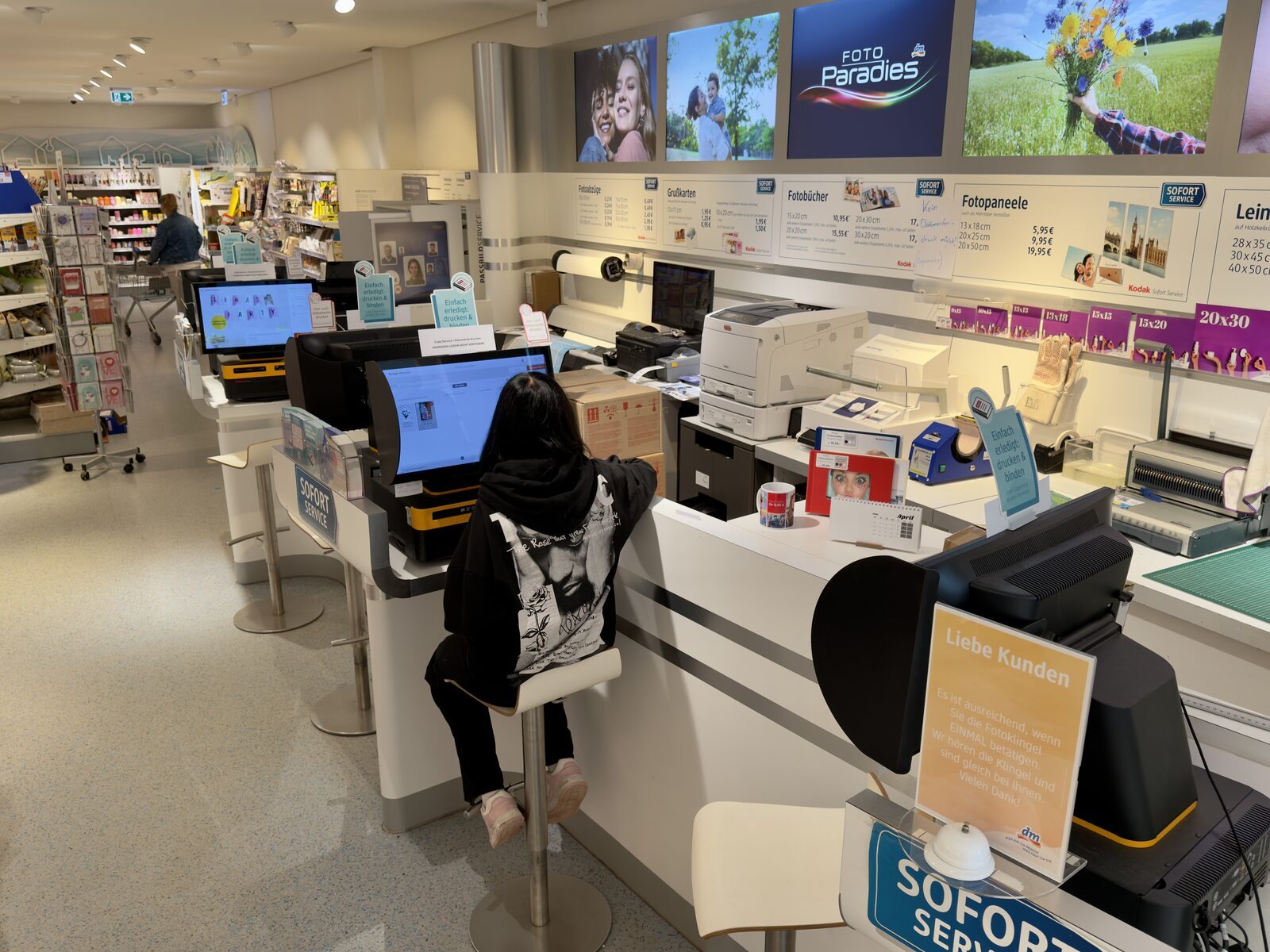 Fotobereich im dm Sömmerda mit Passbildservice und Fotoabzügen