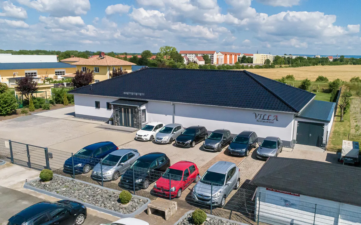 Die Villa Sömmerda von vorn, aus der Luft fotografiert